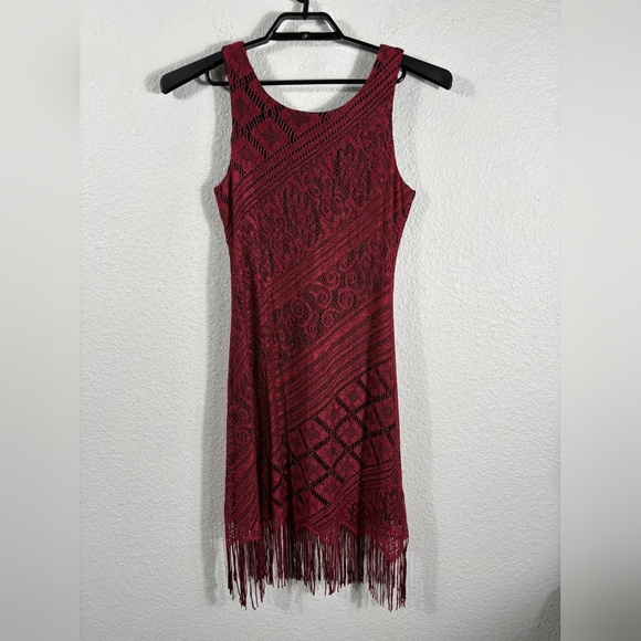 Elegant Red Sleeveless Dress with Fringe - Picture 1 of 5